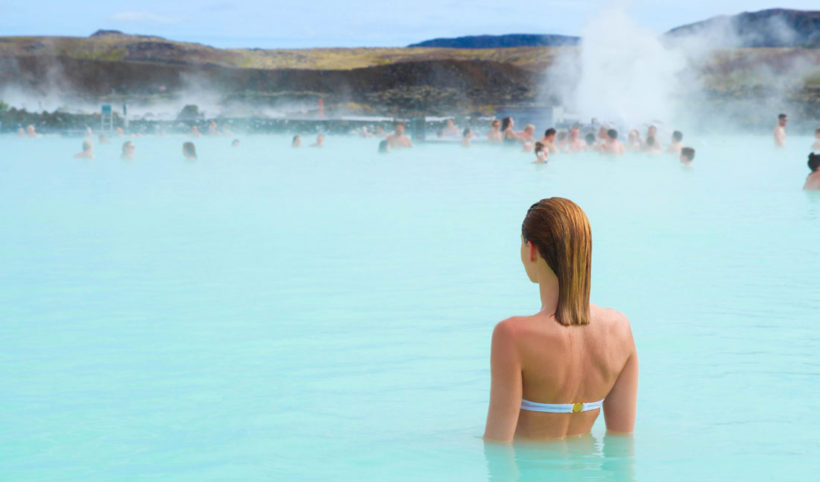 Kvinnor-njuta-av-spa-i-blu-lagoon